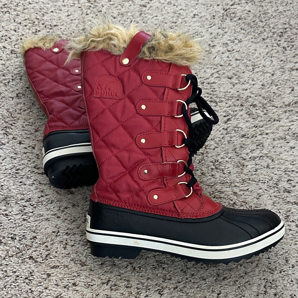 Sorel Women's Quilted Red and Black Winter Boots